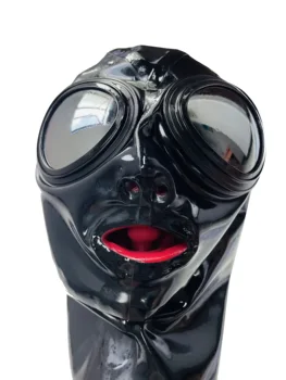 Черная латексная маска gummi со стеклом для глаз длиной 15 см, трубка для носа, красные зубья 0,4 мм